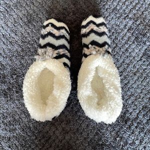 Ankle sock sippers with zigzag design